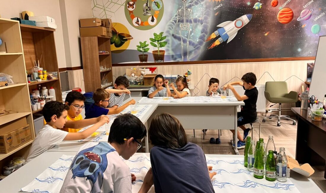 Başiskele Çocuk Üniversitesi Yaz Akademisi'nde düzenlenen eğitimlerle çocuklar yaz tatilini