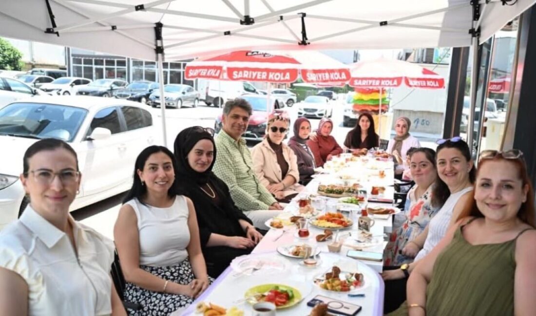 Kartepe Belediye Başkanı Av. M. Mustafa Kocaman, İstasyon Mahallesi’nde faaliyet