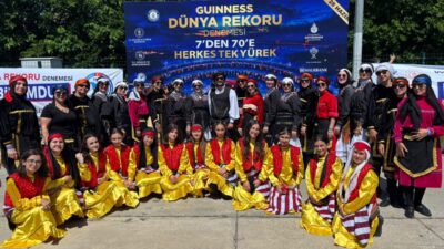 Başiskele Belediyesi Halk Oyunları Grubu, İstanbul'da gerçekleştirilen "Horon Bizumdur" etkinliğine