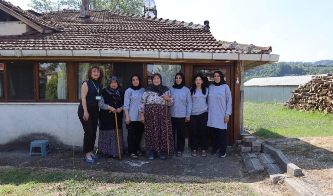 İzmit Belediyesi Sosyal Hizmetler Müdürlüğü, evlerinin temizliğini yapmakta zorluk çeken
