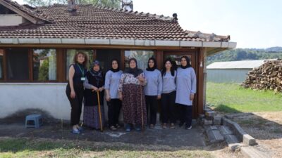 İzmit Belediyesi Sosyal Hizmetler Müdürlüğü, evlerinin temizliğini yapmakta zorluk çeken