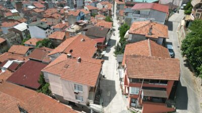 İzmit Belediyesi, Erenler Mahallesi Kanlıbağ Sokak’ta yürüttüğü beton yol yenileme