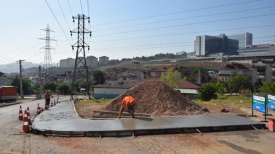 İzmit Belediyesi Fen İşleri Müdürlüğü, kent genelinde sürdürdüğü üstyapı çalışmaları