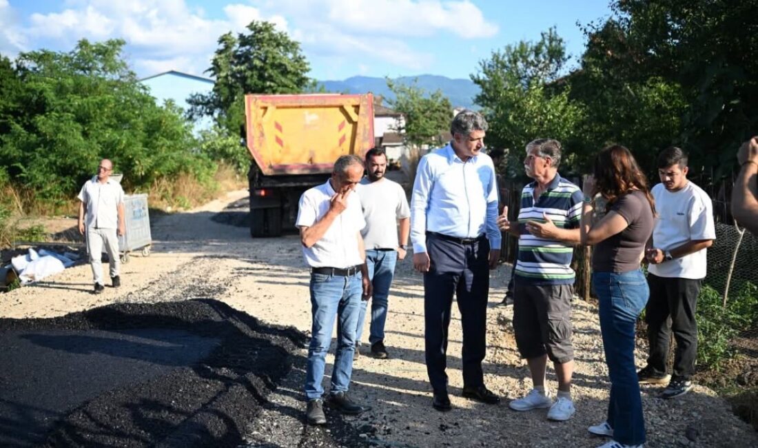 Kartepe Belediyesi, ilçe genelinde ulaşım altyapısını güçlendirmeye yönelik çalışmalarına aralıksız