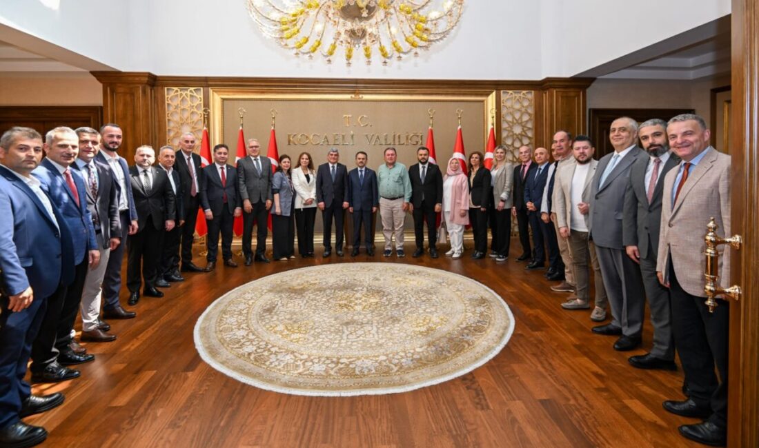 Kocaeli Kent Konseyi Başkanlığına seçilen Ceyhun Yalçın ve yeni yönetim