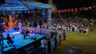 "Haydi Başiskele Sahile 2026" etkinlikleri kapsamında sahne alan Umut Kaplan,