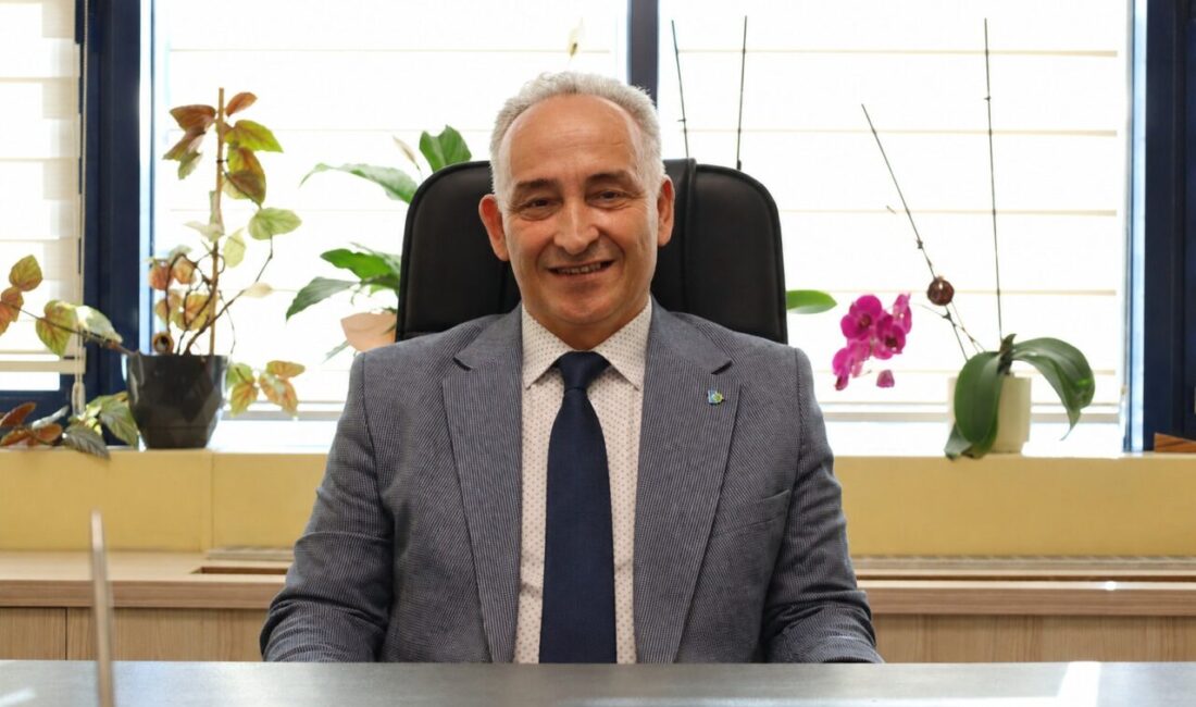 İzmit Belediyesinde uzun yıllar farklı görevlerde bulunan ve son olarak