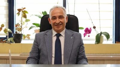 İzmit Belediyesinde uzun yıllar farklı görevlerde bulunan ve son olarak