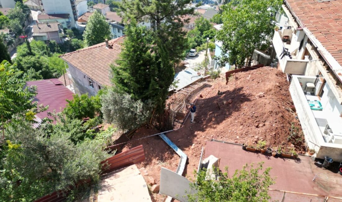 İzmit Belediyesi Fen İşleri Müdürlüğü ekipleri, Serdar Mahallesi Bahri Sokak’ta