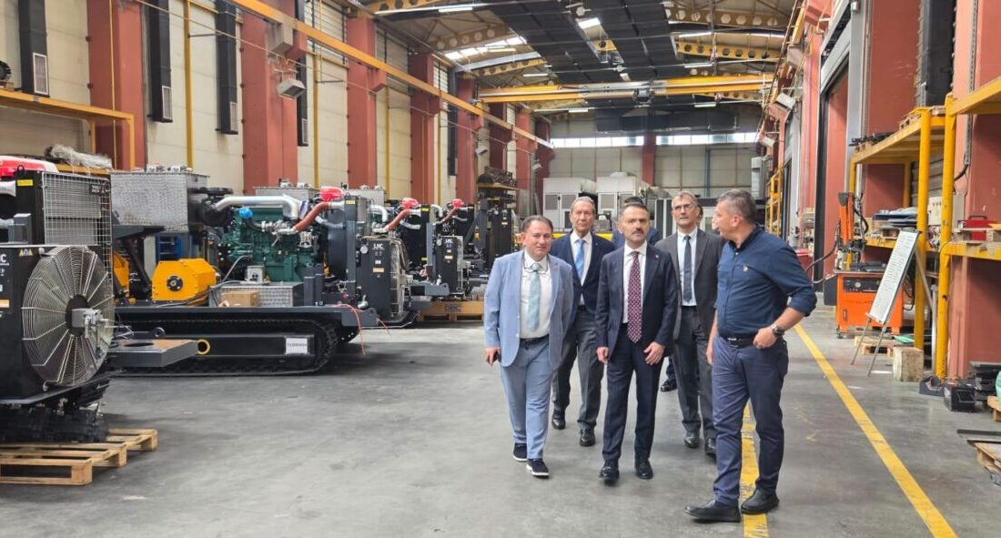 Kocaeli Valisi İlhami Aktaş, KOBİ Organize Sanayi Bölgesi’nde faaliyet gösteren