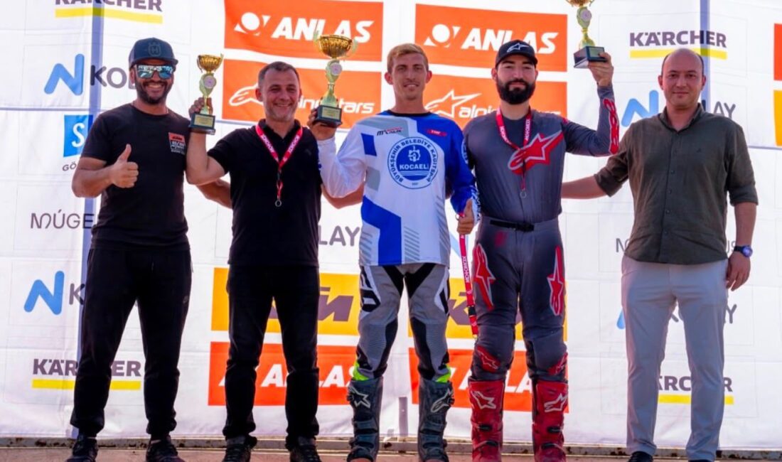Kocaeli Büyükşehir Belediyesi Kağıtspor Kulübü, farklı branşlarda elde ettiği ulusal