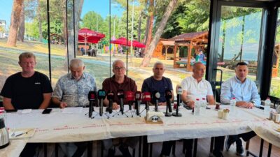 Kartepe Turizm Derneği Başkanı Kamil Öçbe'nin düzenlediği basın toplantısında, Kartepe'nin