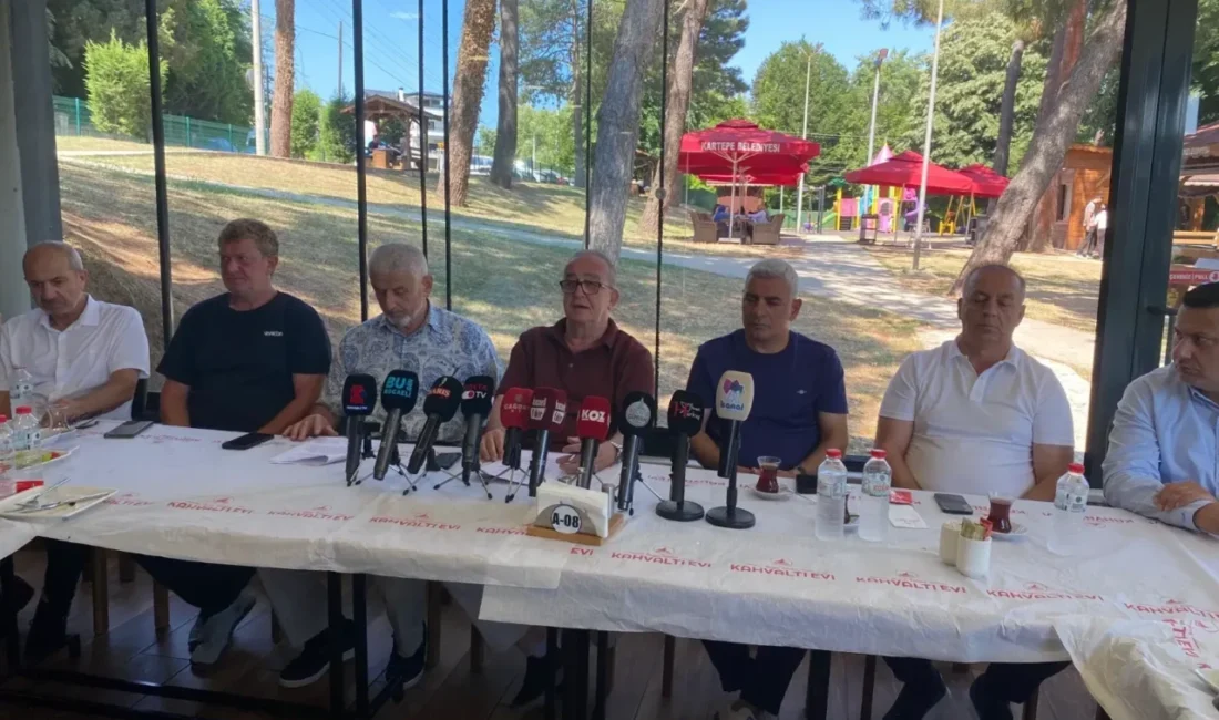 Kartepe Belediyesi Sosyal Tesisleri Kahvaltı Evi'nde gerçekleştirilen toplantıda konuşan Kartepe
