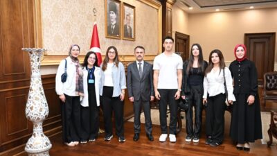 Ulusal Staj Programı kapsamında Kocaeli Valiliği’nde staj yapan öğrenciler, Vali