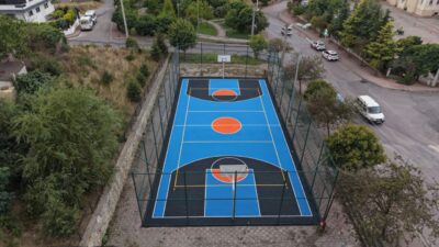 Çayırova Belediyesi Park ve Bahçeler Müdürlüğü ekipleri, ilçedeki parklarda bulunan