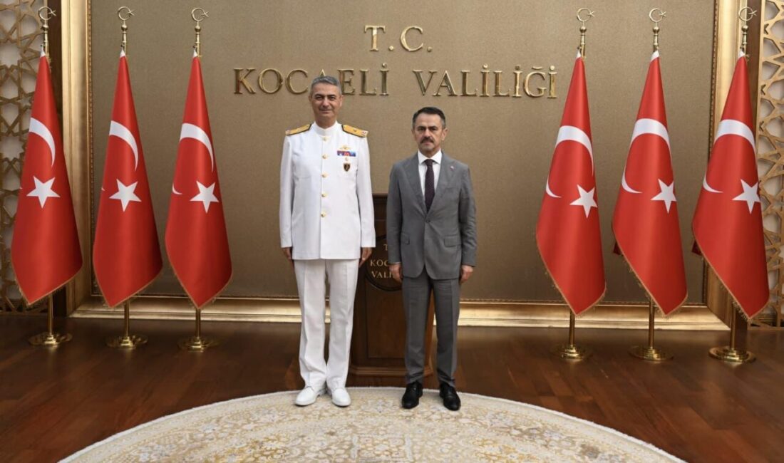 Cumhurbaşkanlığı kararnamesiyle Deniz Eğitim-Öğretim ve Garnizon Komutanlığı görevine atanan Tuğamiral