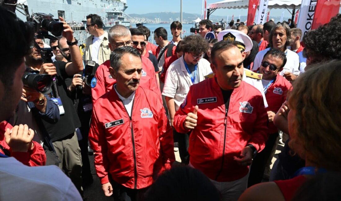Sanayi ve Teknoloji Bakanı Mehmet Fatih Kacır, Gölcük Tersane Komutanlığı’nda