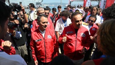 Sanayi ve Teknoloji Bakanı Mehmet Fatih Kacır, Gölcük Tersane Komutanlığı’nda