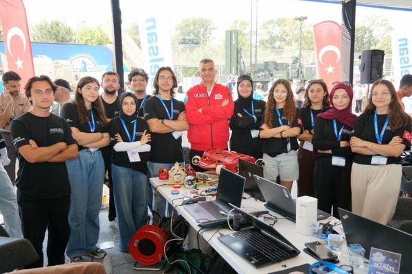Gölcük Belediye Başkanı Ali Yıldırım Sezer, Gölcük Tersanesi’nin ev sahipliğinde