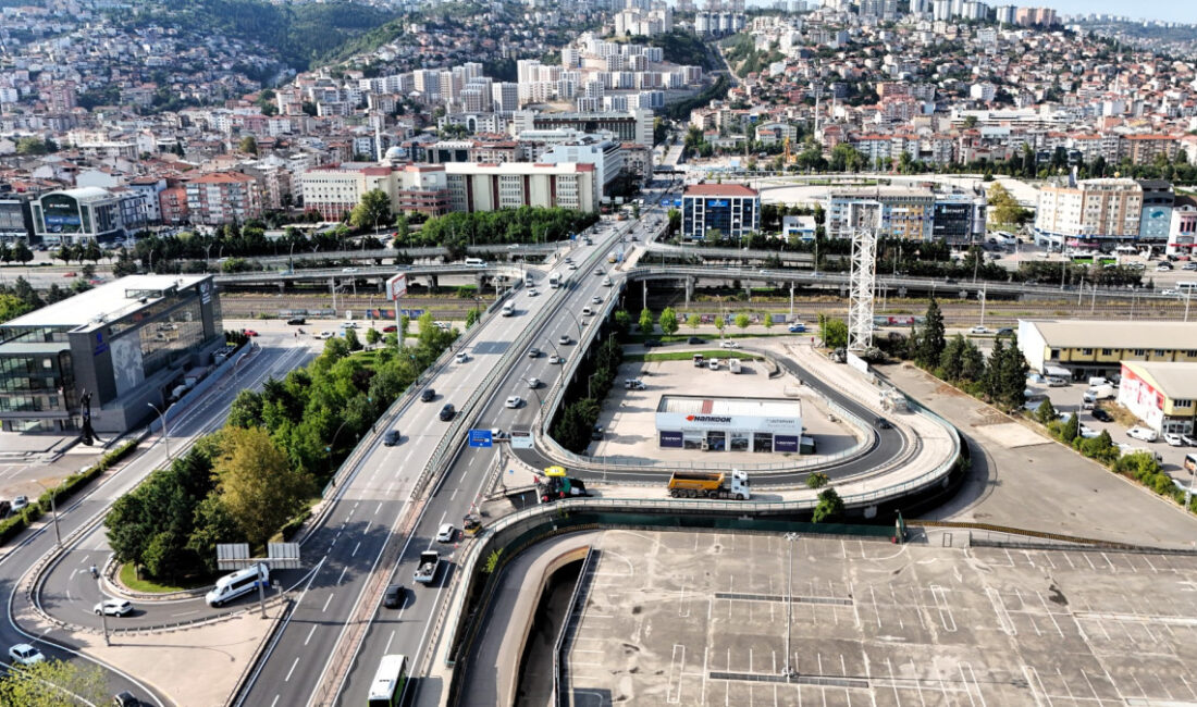 Kocaeli Büyükşehir Belediyesi, kent ulaşımının yoğun noktalarından biri olan 15