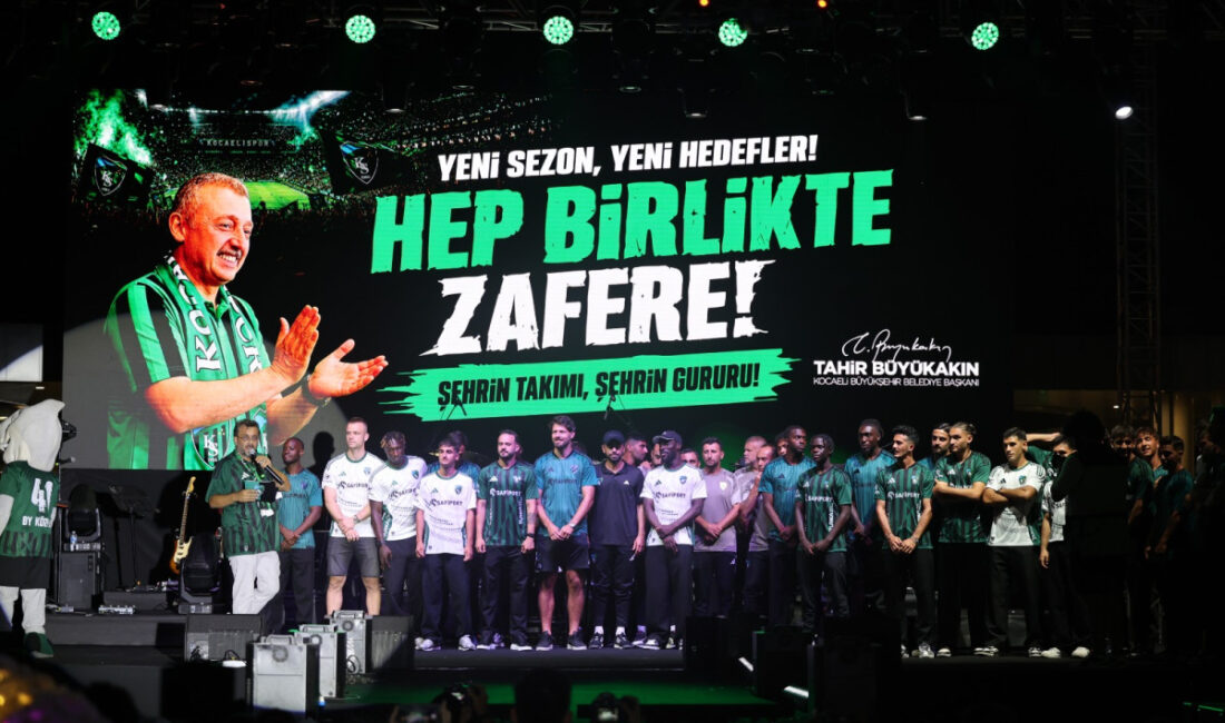 Kocaeli Büyükşehir Belediyesi tarafından düzenlenen Kocaelispor 2026-2027 sezon açılış programında