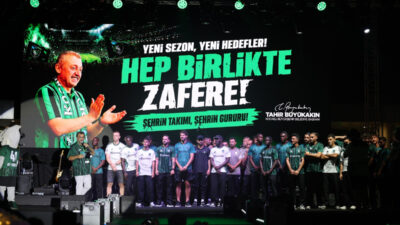 Kocaeli Büyükşehir Belediyesi tarafından düzenlenen Kocaelispor 2026-2027 sezon açılış programında