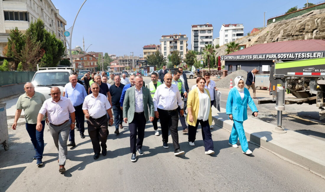 Çayırova’da ulaşım konforunu artıracak projeleri sahada inceleyen Kocaeli Büyükşehir Belediye