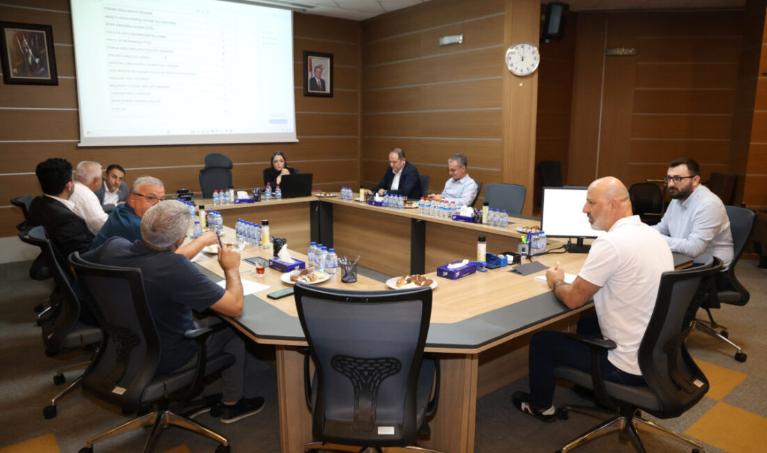 Kocaeli Büyükşehir Belediyesi, kentin dört bir yanındaki çalışmalarını sürdürürken vatandaşı