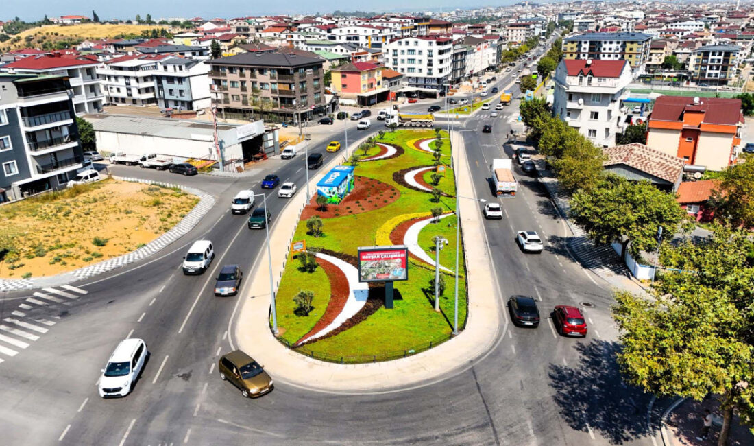 Kocaeli Büyükşehir Belediyesi tarafından Darıca’da hayata geçirilen kavşak düzenlemesiyle bölgede