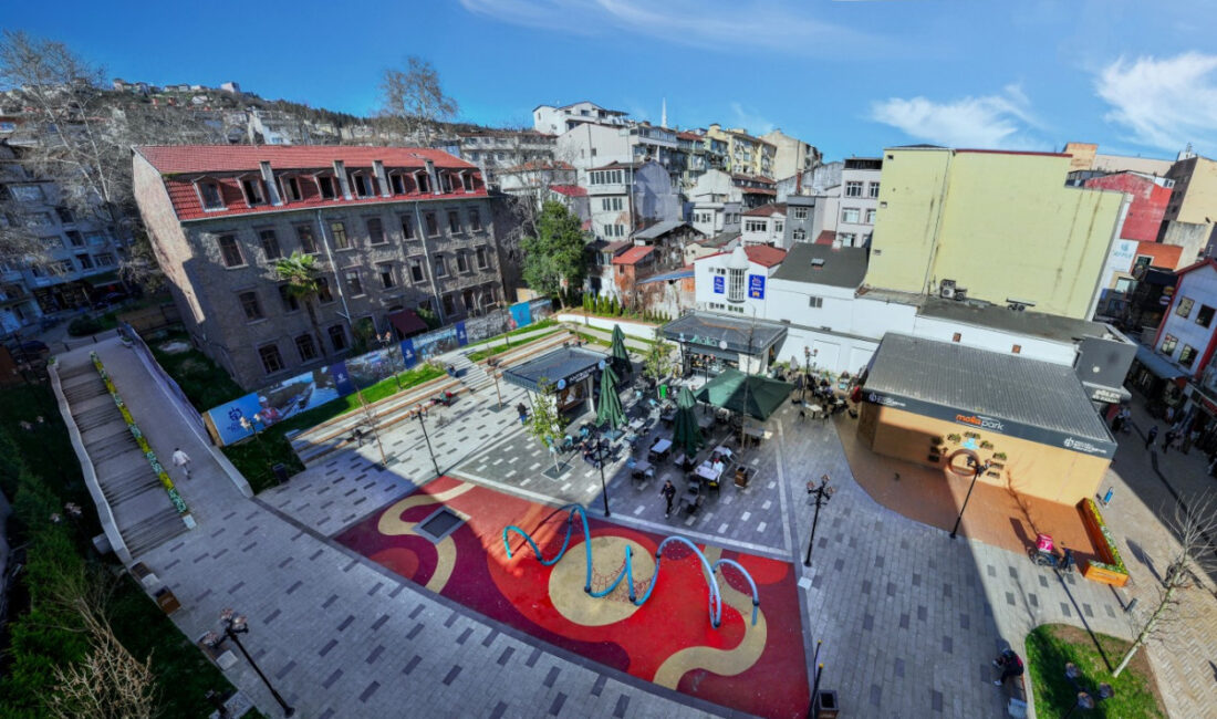 Kocaeli Büyükşehir Belediyesi’nin İzmit’in merkezine kazandırdığı “Mola Park”, yaz aylarında