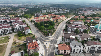 Kocaeli Büyükşehir Belediyesi, kent genelinde gerçekleştirdiği ulaşım yatırımlarıyla yolları daha