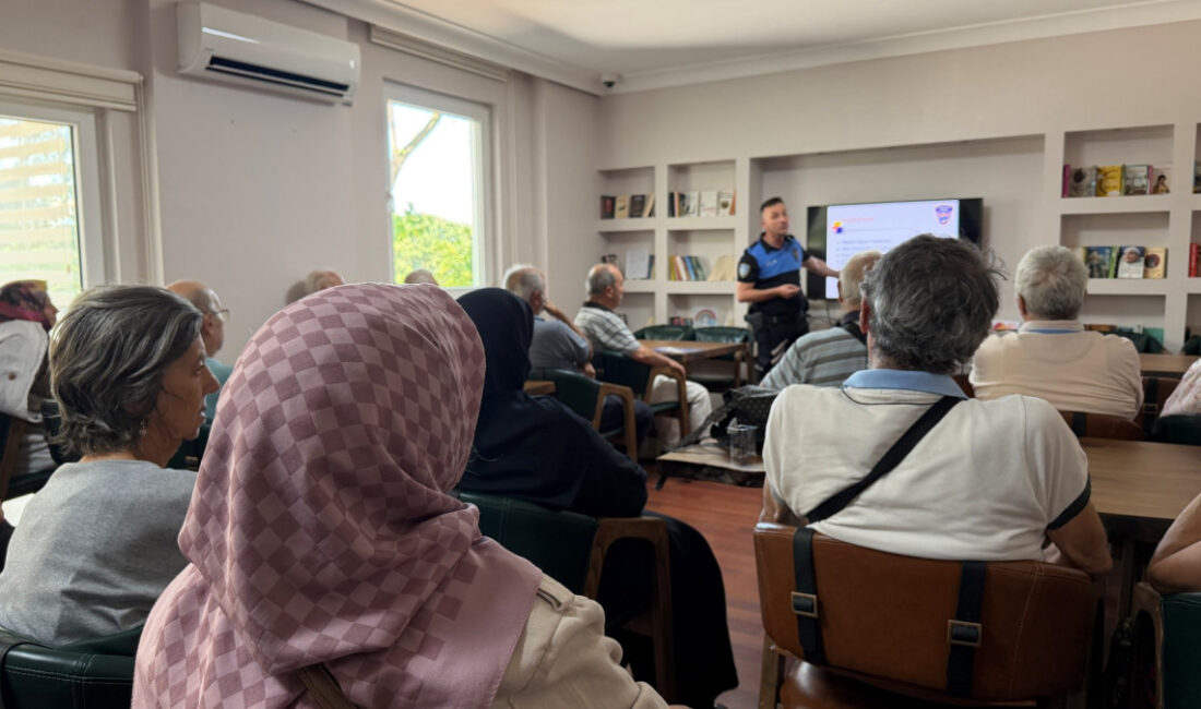Kocaeli Büyükşehir Belediyesi, 65 yaş üstü vatandaşları dijital dünyanın yanı