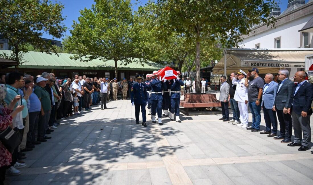 Kocaeli Valisi İlhami Aktaş, yaşamını yitiren Kıbrıs Gazisi Hasan Ahtan
