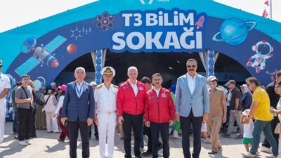 Kocaeli Valisi İlhami Aktaş ile İstanbul Valisi Davut Gül, Gölcük