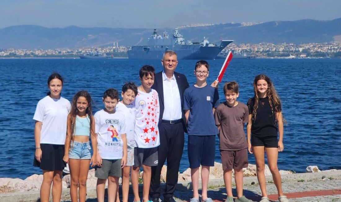 TEKNOFEST Mavi Vatan etkinlikleri kapsamında Türk Donanması’na ait savaş gemileri