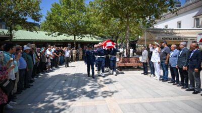 Kocaeli Valisi İlhami Aktaş, yaşamını yitiren Kıbrıs Gazisi Hasan Ahtan