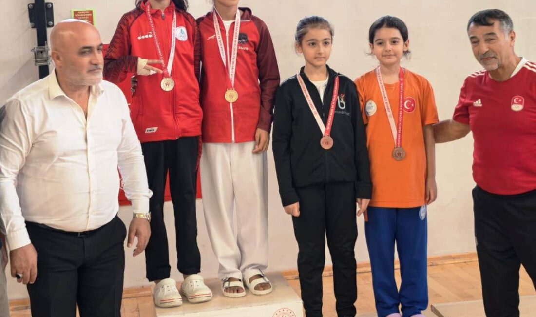 Kocaeli Karate Şampiyonası’na katılan Körfez Gençlerbirliği Spor Kulübü turnuvada adeta