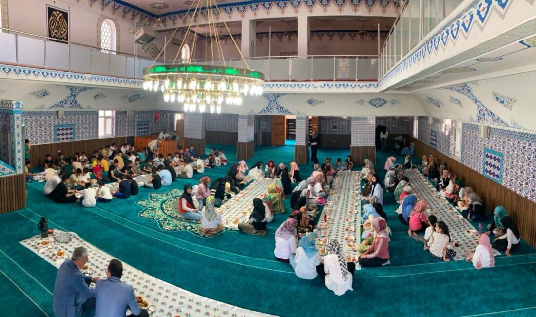 Dilovası Belediye Başkanı Ramazan Ömeroğlu, İlçe Müftüsü Dr. İbrahim Köç
