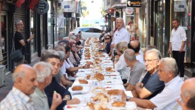 Karamürsel Belediye Başkanı Ahmet Çalık, Hakan Kurt Sokağı esnafıyla kahvaltıda