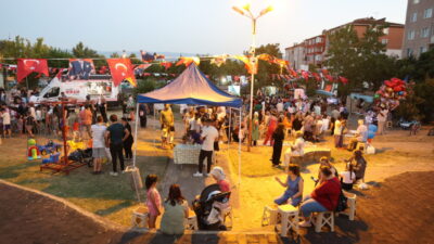 Derince’de yaz dönemini renklendiren Mahalle Şenlikleri, Barış Manço Parkı’ndaki etkinliklerle