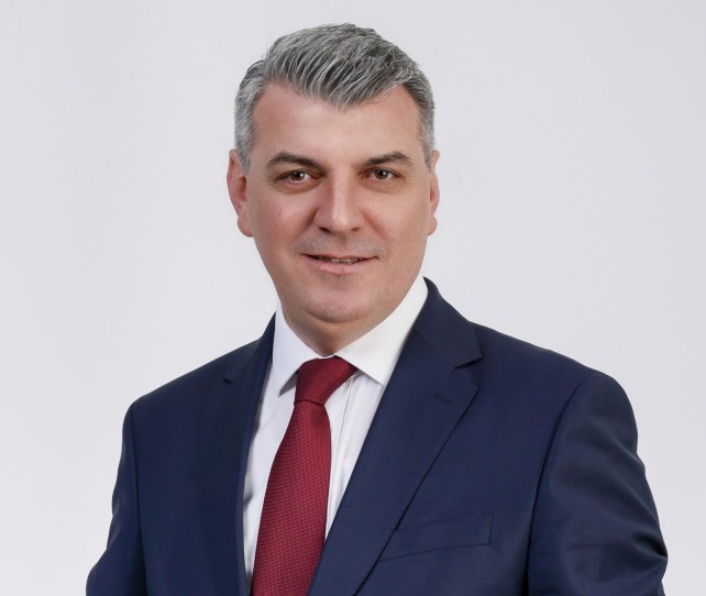 İzmit Belediyesi Başkan Vekili Lütfü Obuz tarafından yapılan görevlendirmeyle Hamit