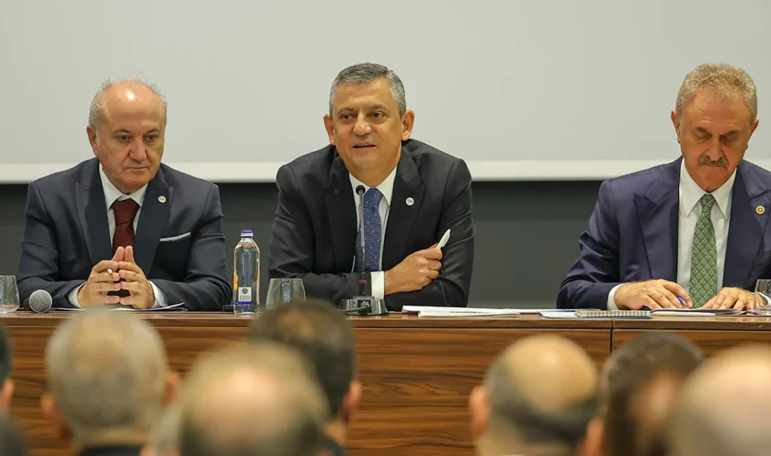 Kocaeli programı kapsamında Gebze'ye gelen CHP Genel Başkanı Özgür Özel,