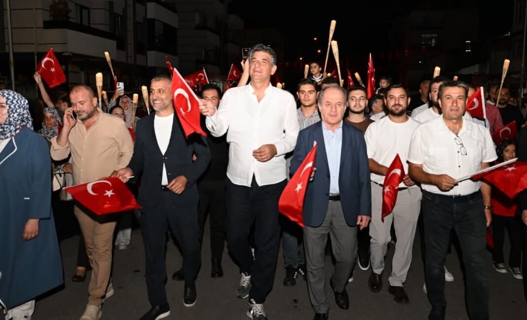 Kartepe’de 30 Ağustos Zafer Bayramı’nın 104’üncü yıl dönümü, fener alayıyla