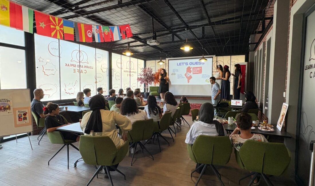 Başiskele Belediyesi’nin gençlere yönelik hizmetlerinden Kitaphane Learn and Speak Cafe’de