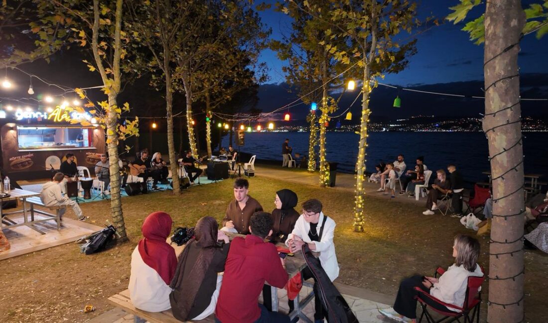 Başiskele Belediyesi Müzik Okulları öğrencileri, hafta sonları sahilde gerçekleştirecekleri dinletilerle