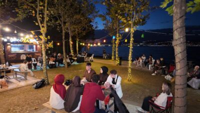Başiskele Belediyesi Müzik Okulları öğrencileri, hafta sonları sahilde gerçekleştirecekleri dinletilerle