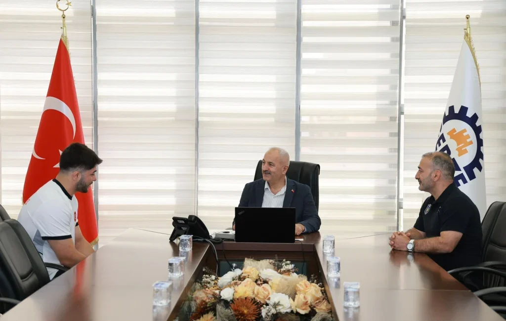 Gebze Belediyesi Spor Kulübü sporcusu Alperen Tokgöz, Uluslararası Güreş Turnuvası'nda
