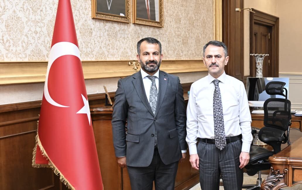 Bitlis Hizan Belediyesi Meclis Üyesi Hasan Hizanlı, Kocaeli Valisi İlhami