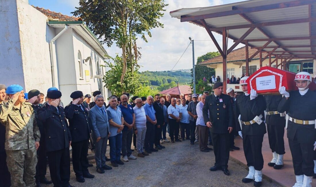 Kandıra’da hayatını kaybeden Kıbrıs Gazisi Kerim Ersoy, düzenlenen askeri tören