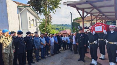 Kandıra’da hayatını kaybeden Kıbrıs Gazisi Kerim Ersoy, düzenlenen askeri tören